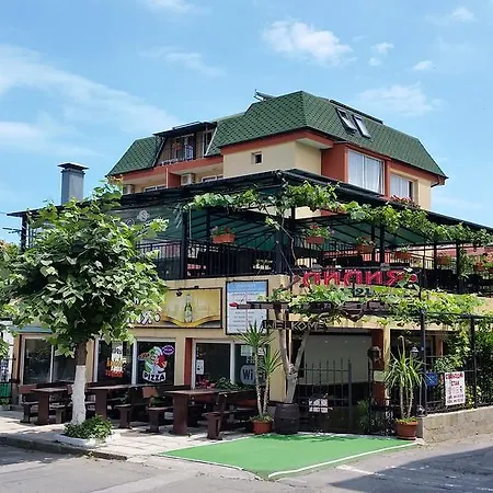 Konukevi Lilia 1 *